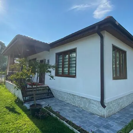Villa Lovely House With Private Pool Near Lake